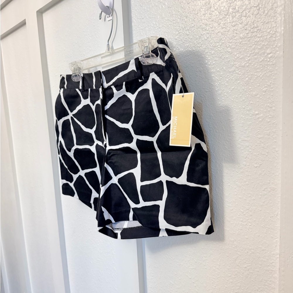 Michael Kors Black and White Patterned Women Shorts - Picture 10 of 16